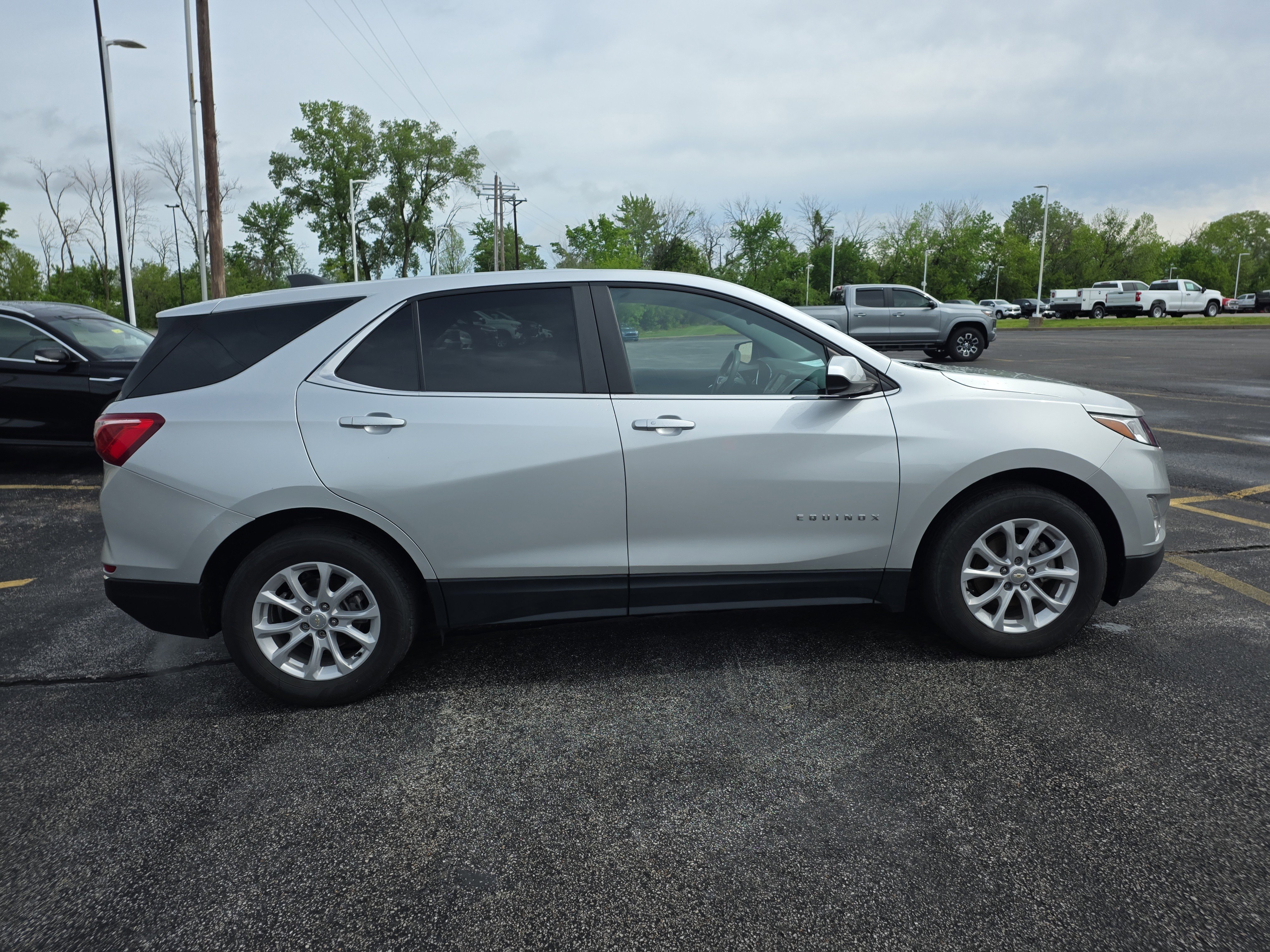 Used 2021 Chevrolet Equinox LT FWD image 2