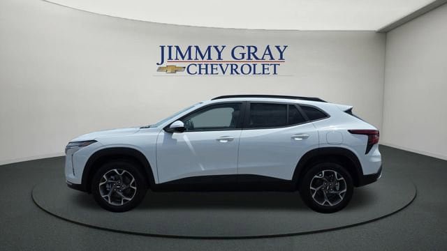 New 2026 Chevrolet Trax LT w/ LT Convenience Package FWD image 2
