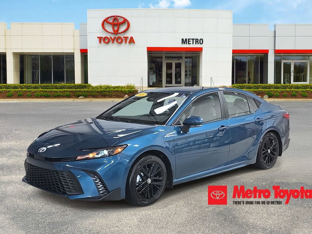 Used 2025 Toyota Camry SE image 1