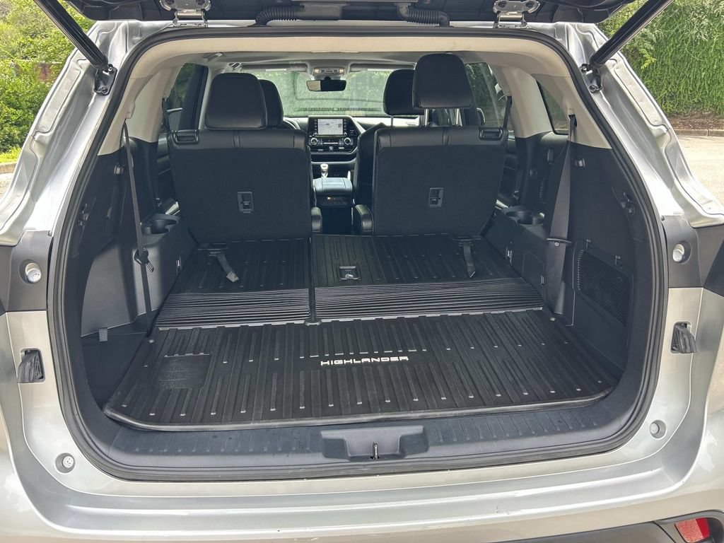 Used 2021 Toyota Highlander XLE FWD image 14