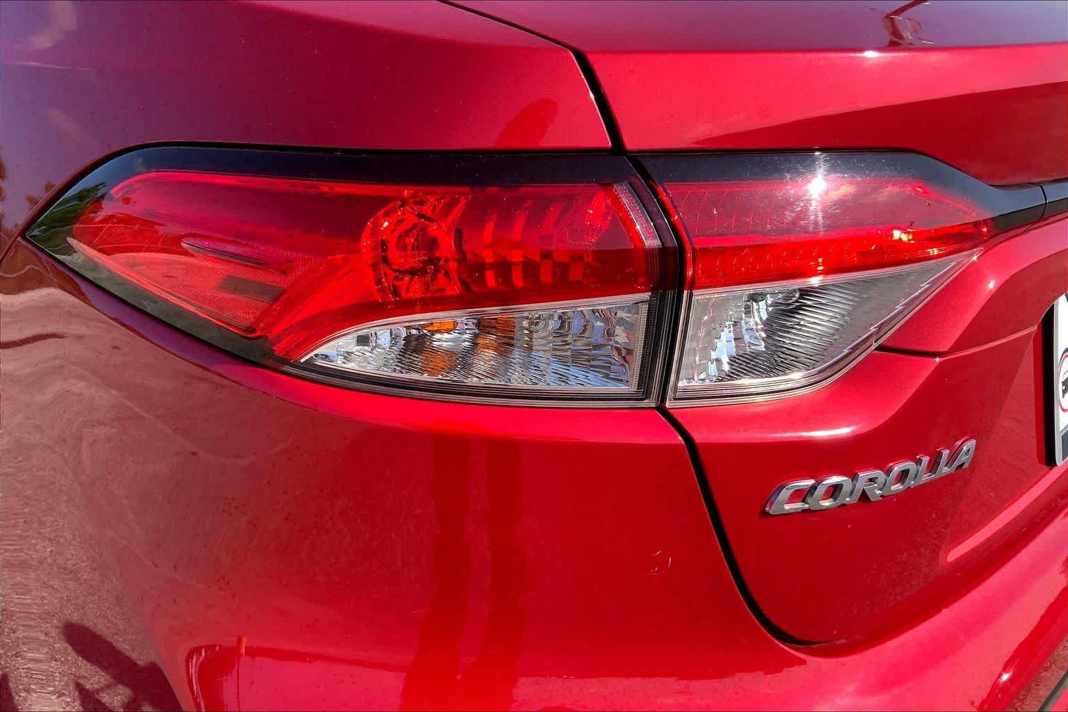 Used 2020 Toyota Corolla LE FWD image 28