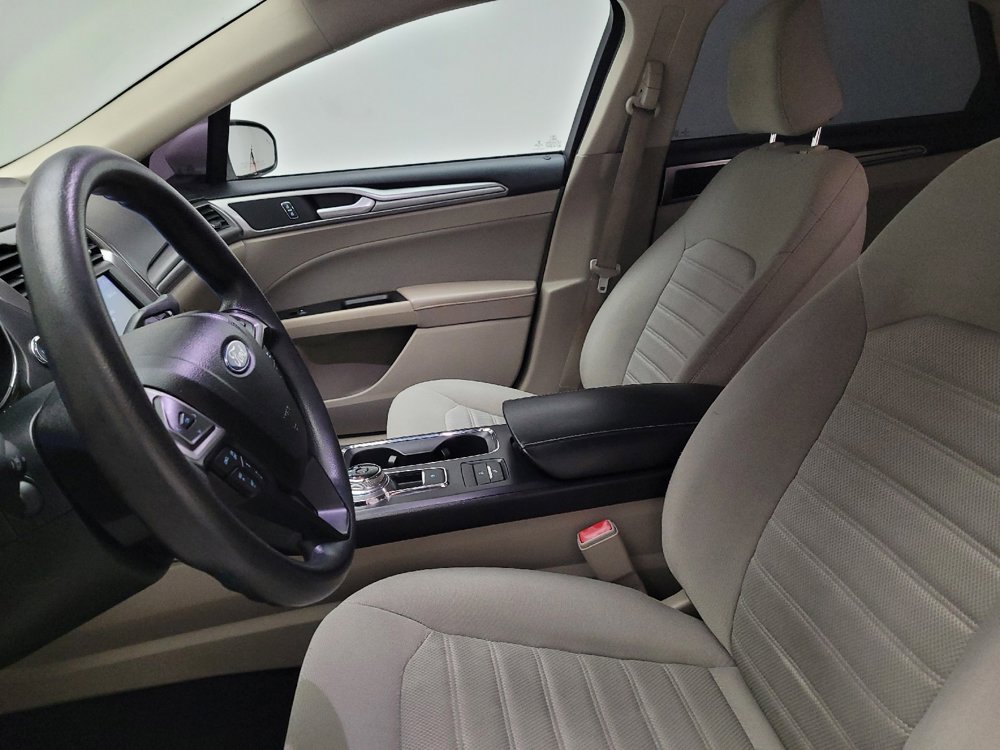 Used 2020 Ford Fusion SE FWD image 17