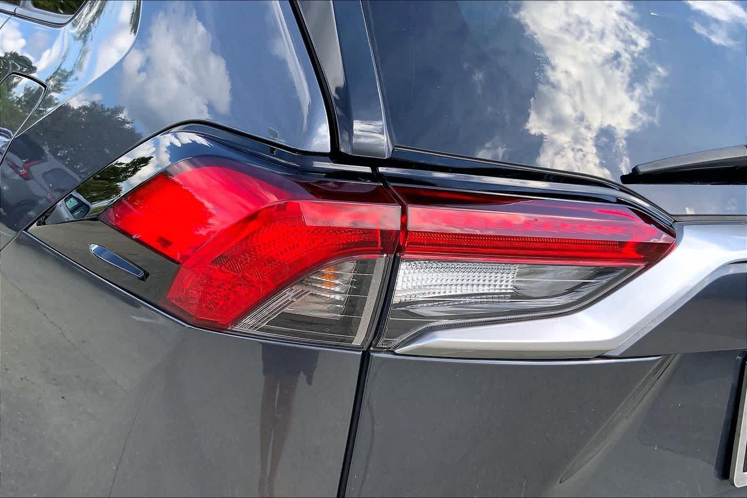 Used 2020 Toyota RAV4 Limited FWD image 27