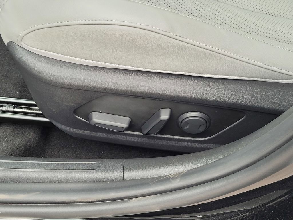 New 2026 Hyundai Elantra Limited image 12