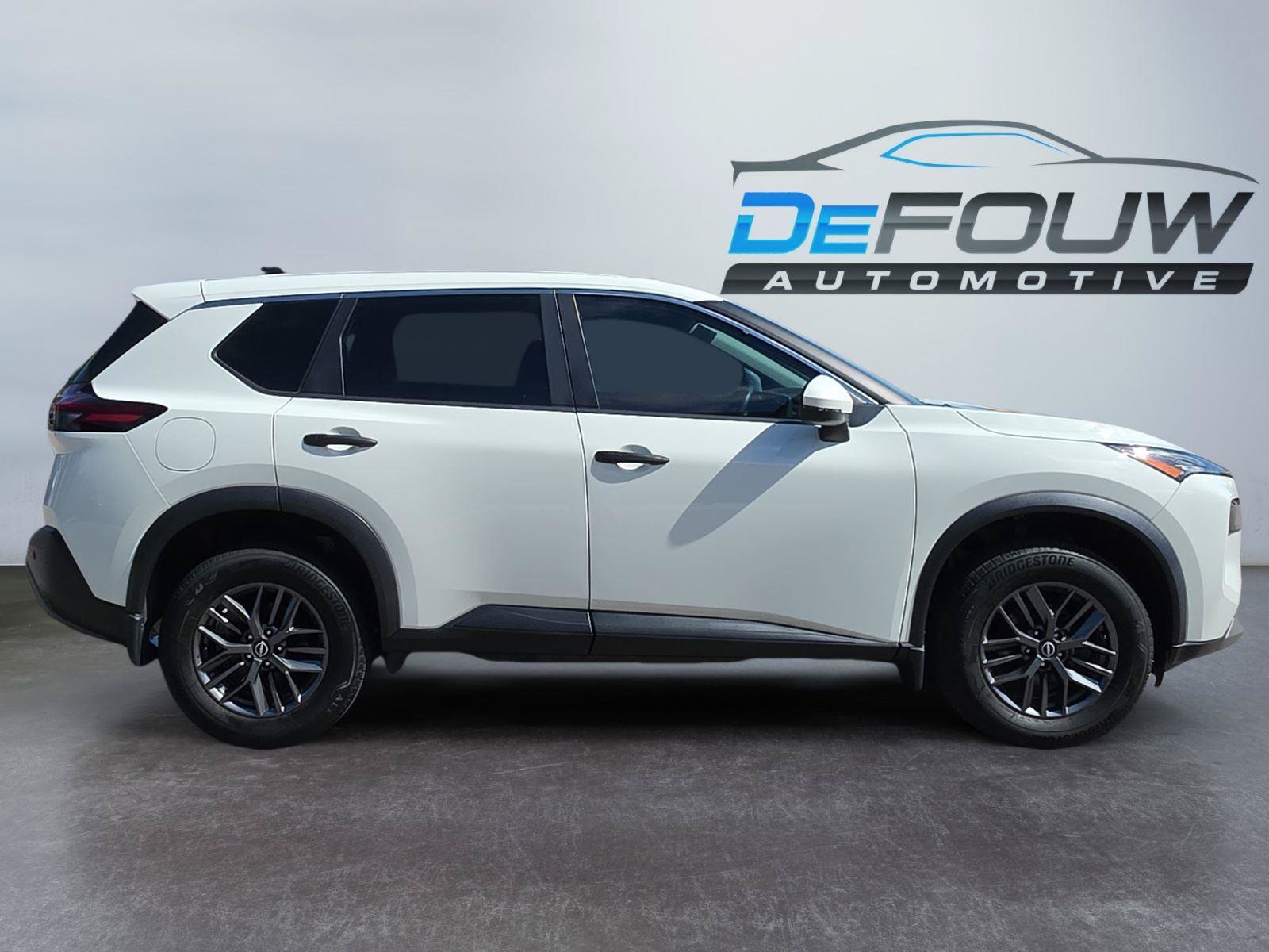 Used 2022 Nissan Rogue S FWD image 2