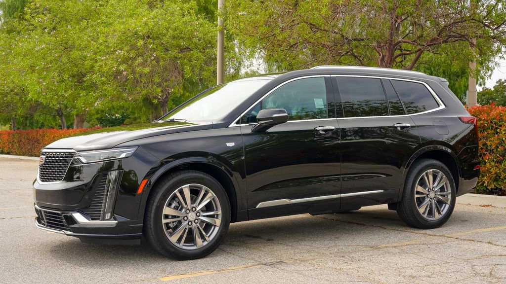 Certified 2025 Cadillac XT6 Premium Luxury w/ Platinum Package image 8