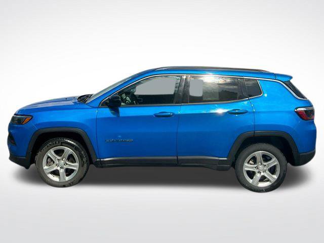 Used 2024 Jeep Compass Latitude AWD/4WD image 4
