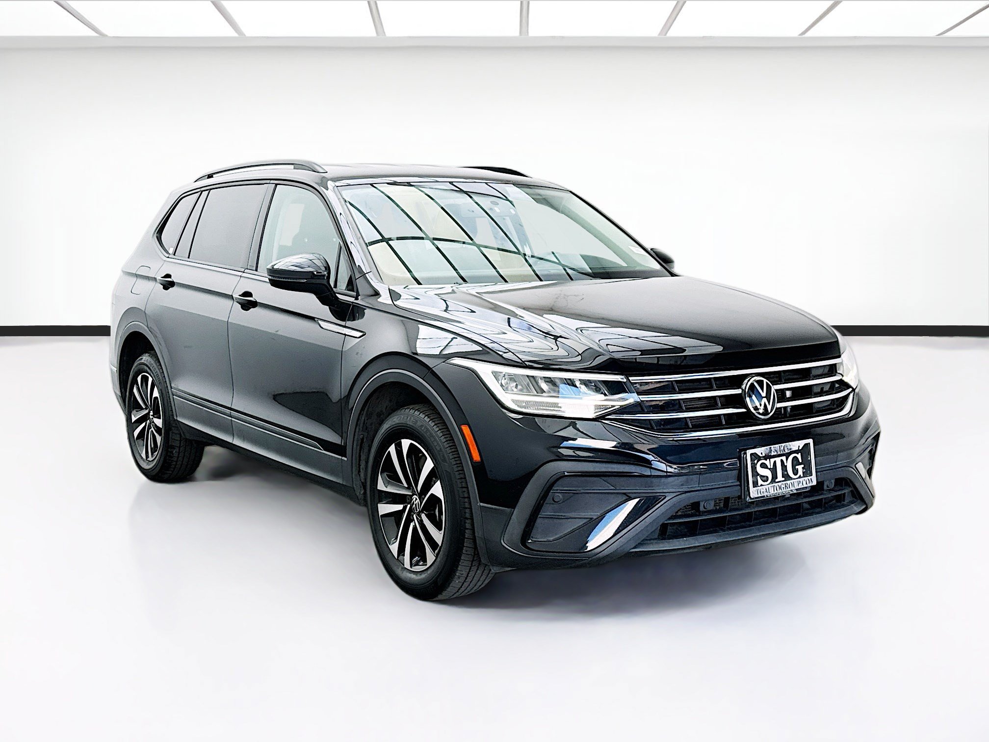 Used 2022 Volkswagen Tiguan S FWD image 3