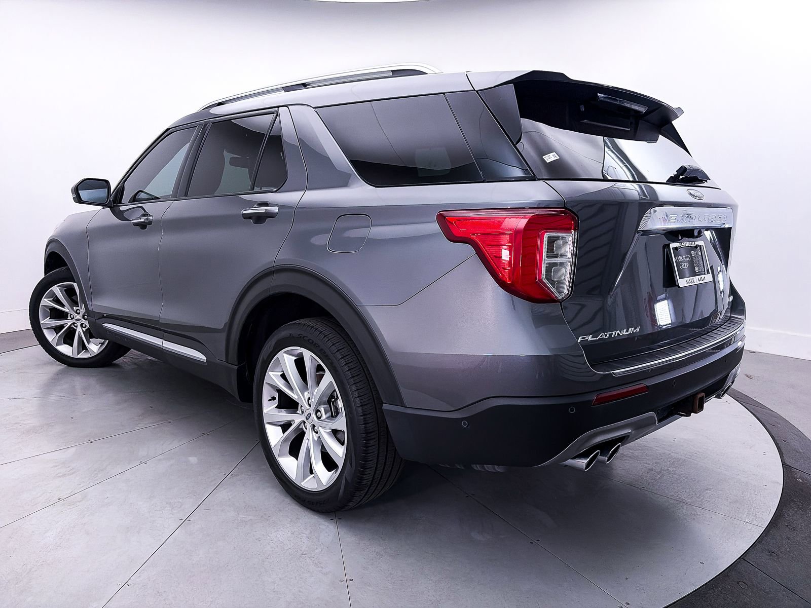 Used 2021 Ford Explorer Platinum w/ Equipment Group 601A AWD/4WD image 2