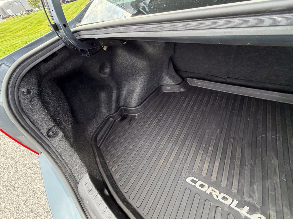 Used 2018 Toyota Corolla LE FWD image 42