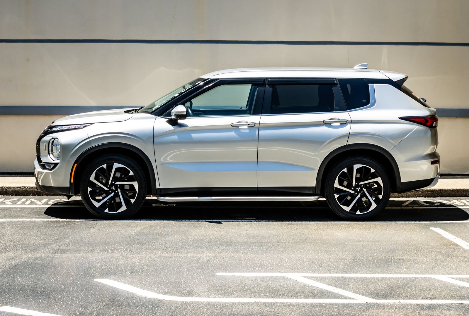 Used 2024 Mitsubishi Outlander SE AWD/4WD image 4