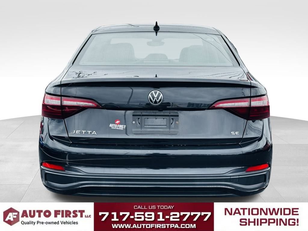 Used 2023 Volkswagen Jetta SE image 4