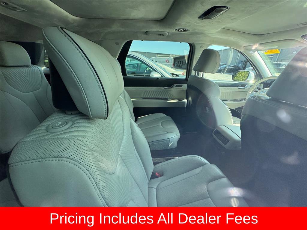 Used 2025 Hyundai Palisade Calligraphy FWD image 3