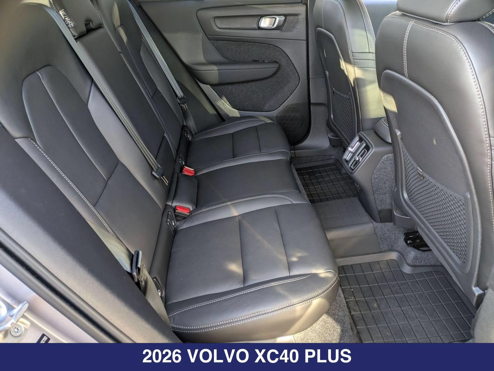 New 2026 Volvo XC40 B5 Plus w/ Protection Package Premier AWD/4WD image 31