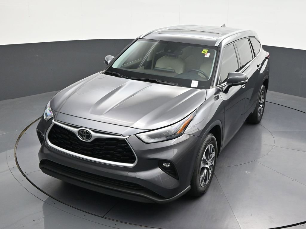 Used 2022 Toyota Highlander XLE FWD image 23