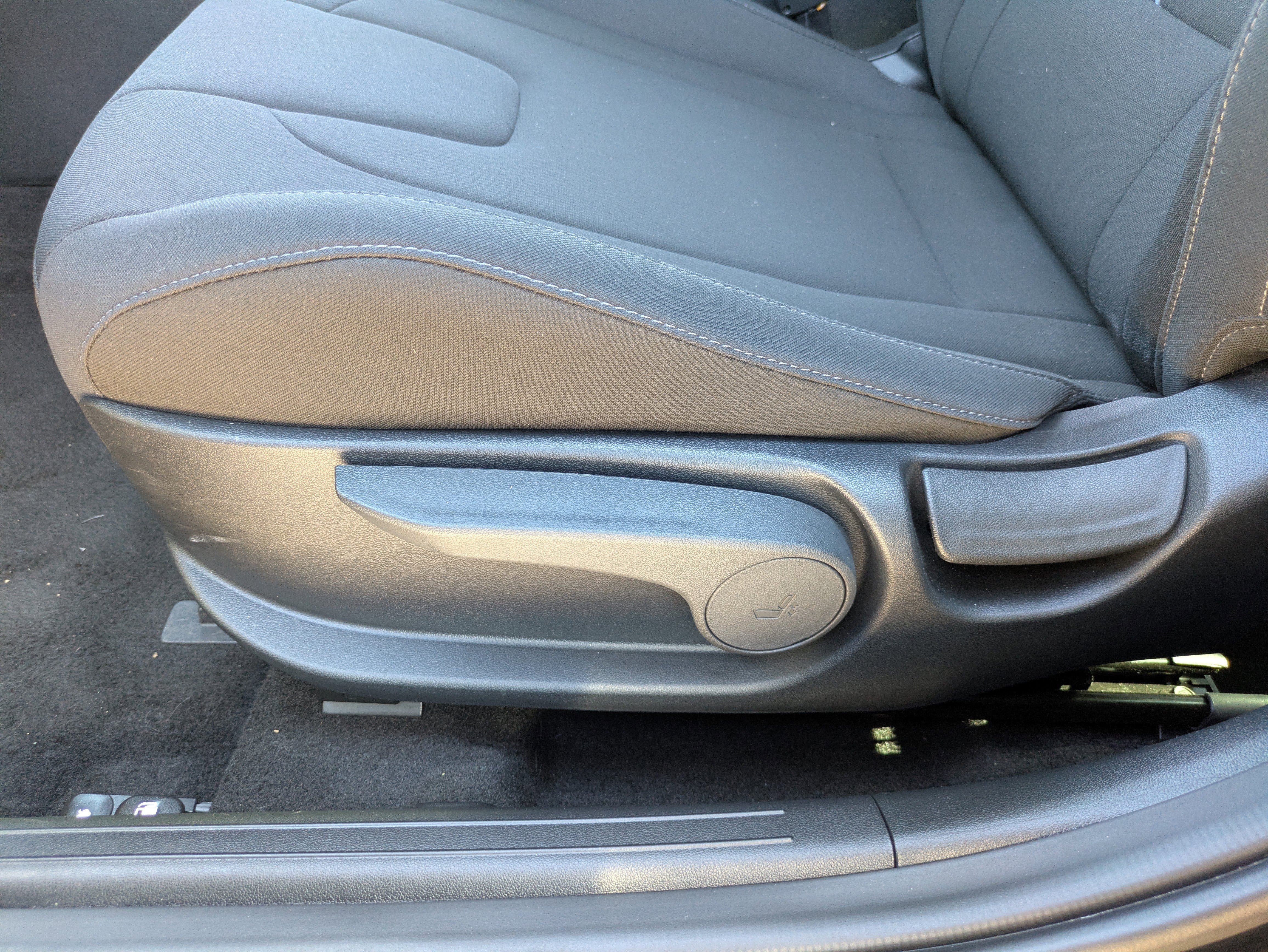 Certified 2024 Hyundai Elantra SEL image 20