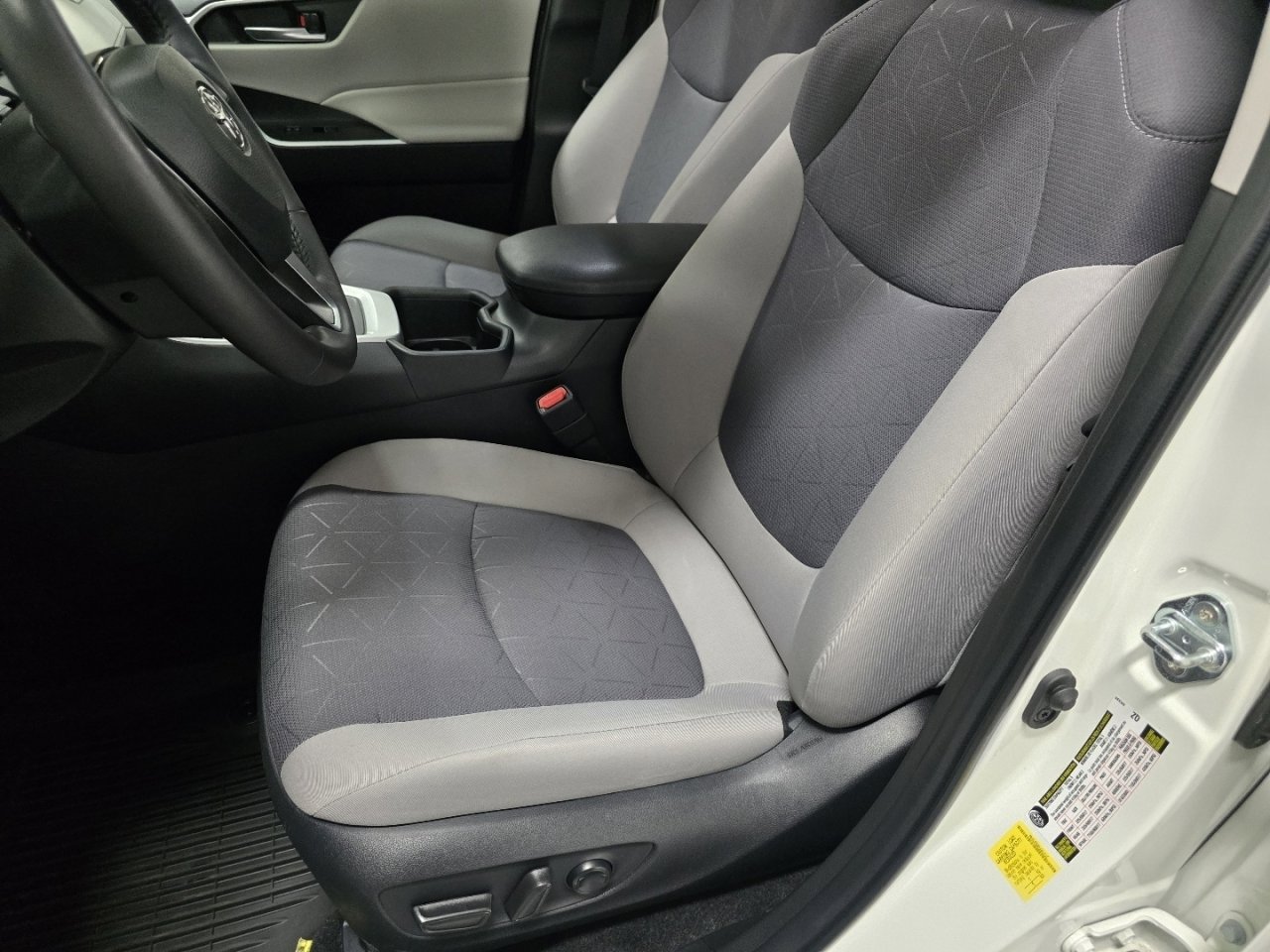 Certified 2025 Toyota RAV4 XLE w/ Convenience Package image 25