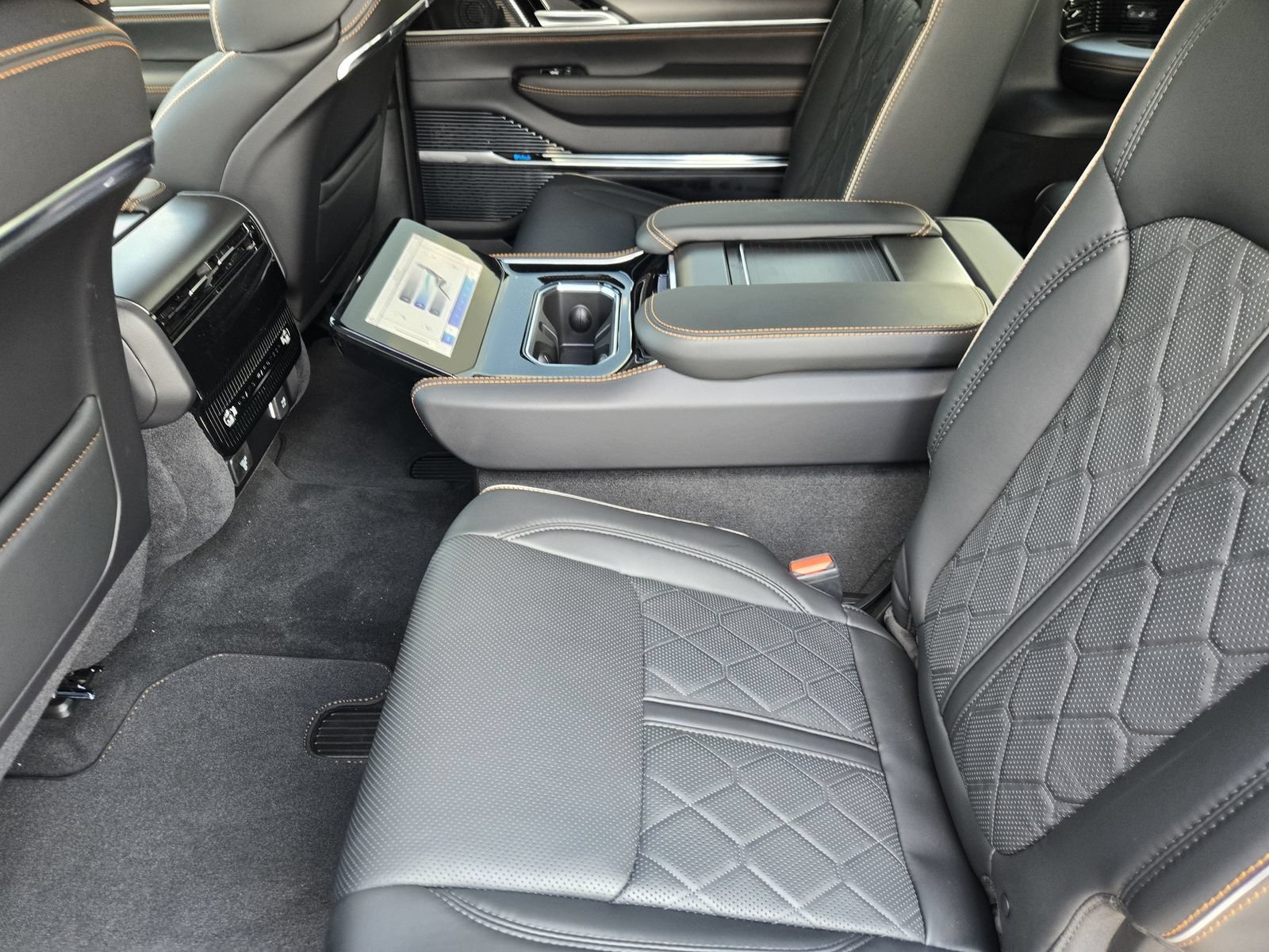 New 2026 Jeep Grand Wagoneer Summit AWD/4WD image 38