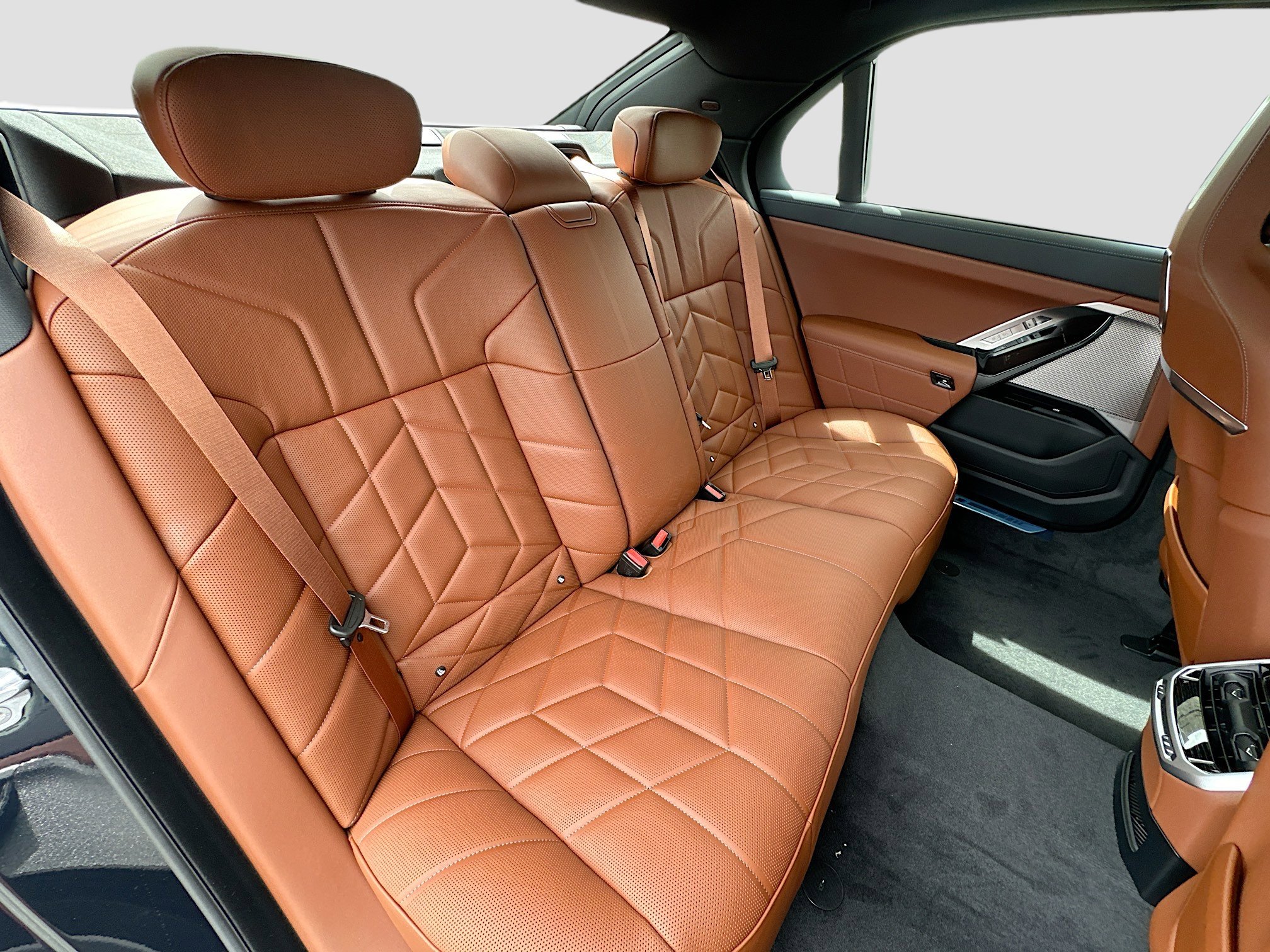 New 2026 BMW 750e xDrive w/ Premium Package AWD/4WD image 23