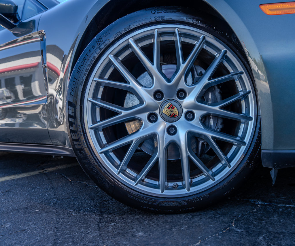 Used 2023 Porsche Panamera w/ Premium Package RWD image 28
