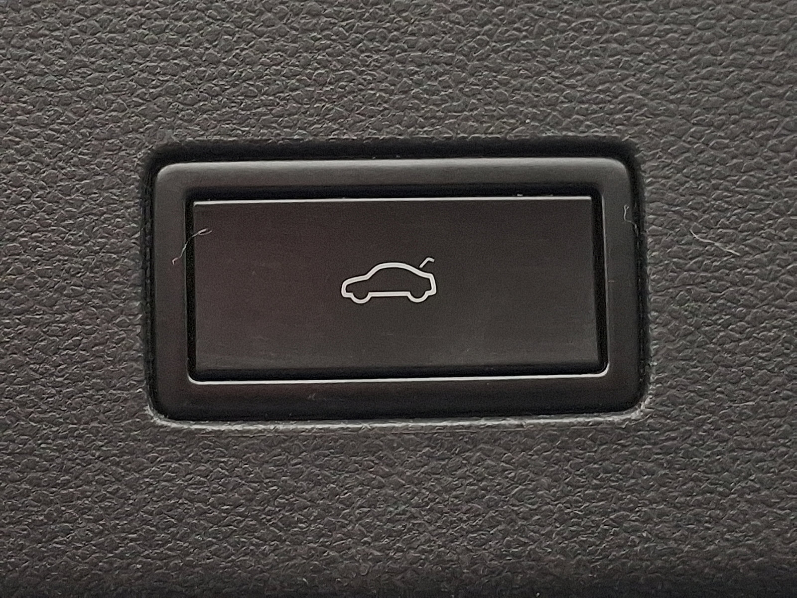 Used 2020 Volkswagen Atlas Cross Sport SE image 29