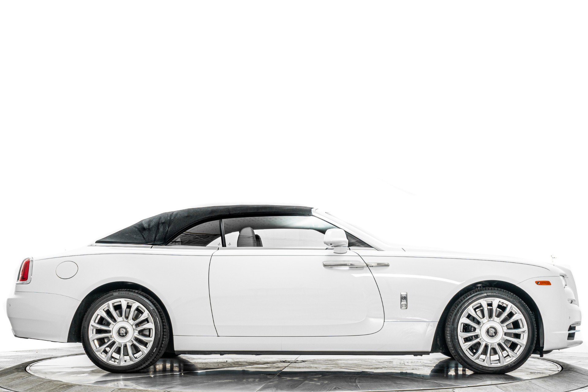 Used 2020 Rolls-Royce Dawn RWD image 18