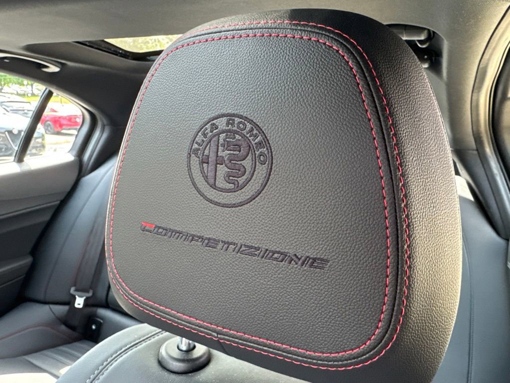 Used 2024 Alfa Romeo Giulia AWD image 32