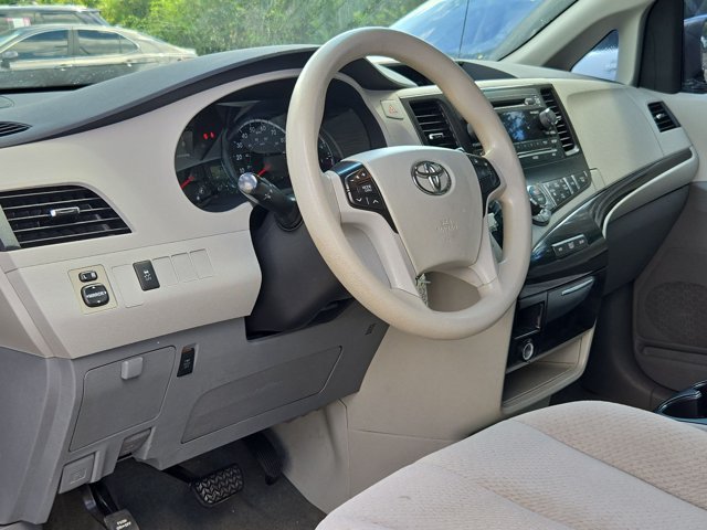 Used 2014 Toyota Sienna LE FWD image 10