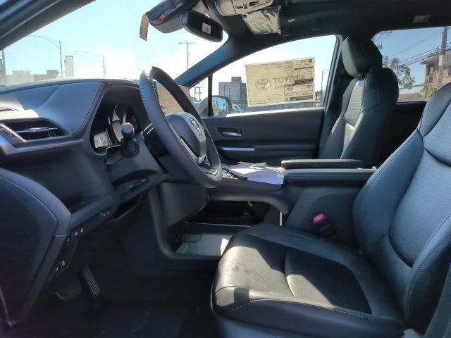 Used 2026 Toyota Sienna XLE Woodland Edition AWD/4WD image 13