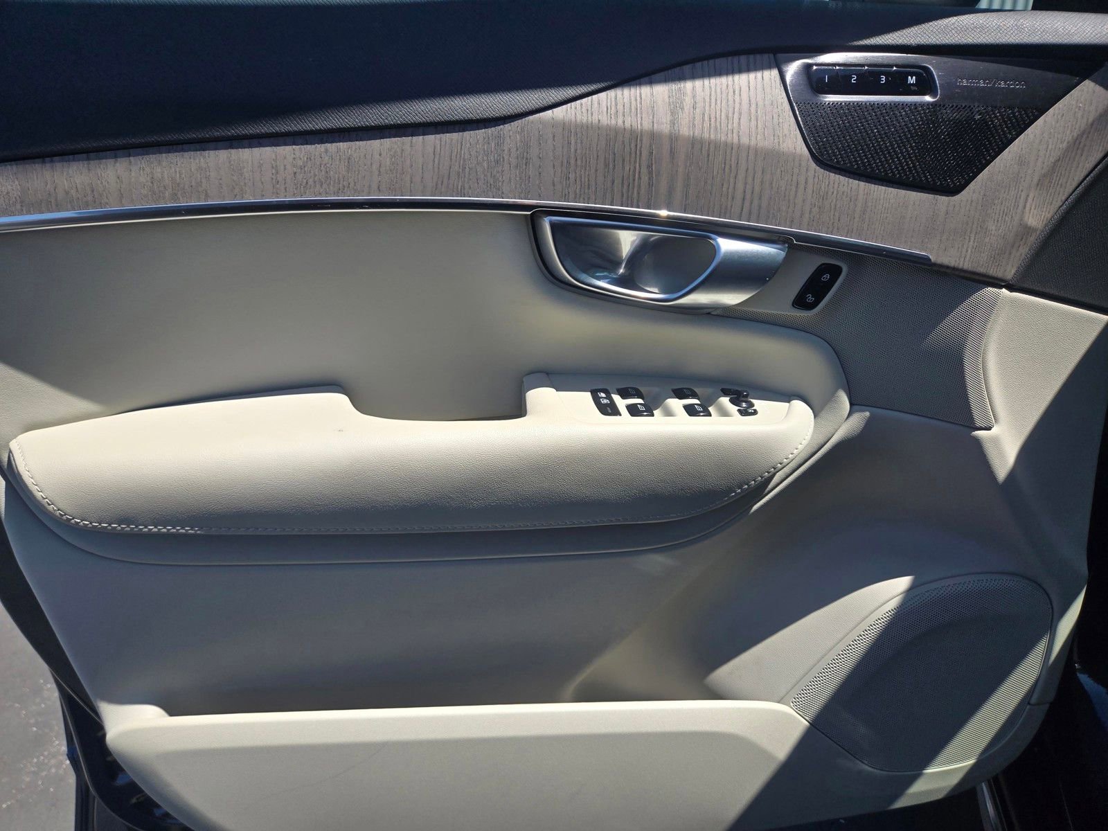 Certified 2024 Volvo XC90 T8 Plus AWD/4WD image 15