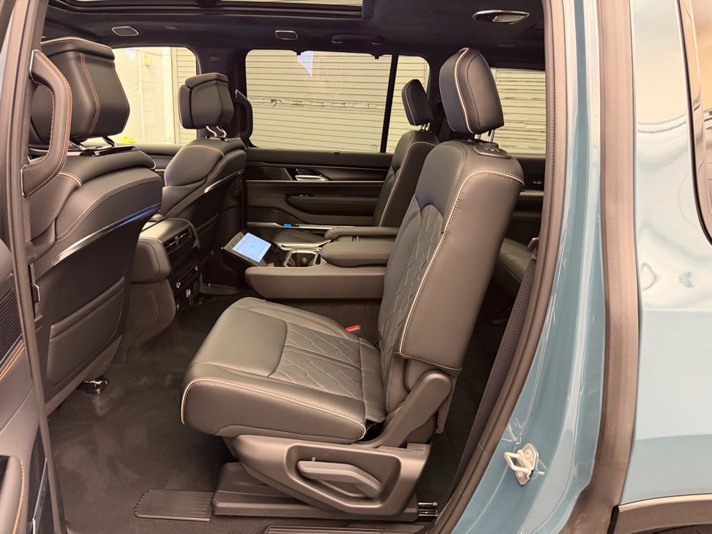 New 2026 Jeep Grand Wagoneer Summit AWD/4WD image 24