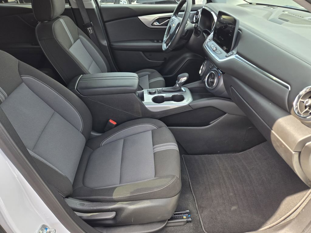 Used 2025 Chevrolet Blazer LT AWD/4WD image 15