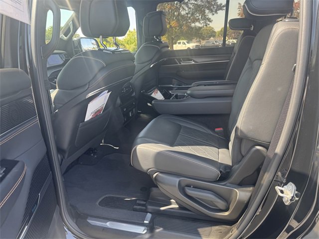 Used 2023 Jeep Grand Wagoneer Series III image 19