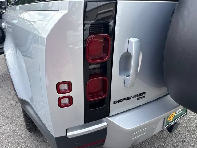 Used 2023 Land Rover Defender 130 SE AWD/4WD image 40