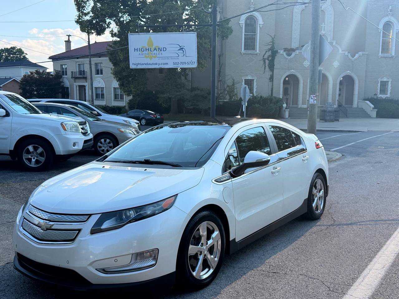 Used 2012 Chevrolet Volt Premium w/ Premium Trim Package FWD image 2