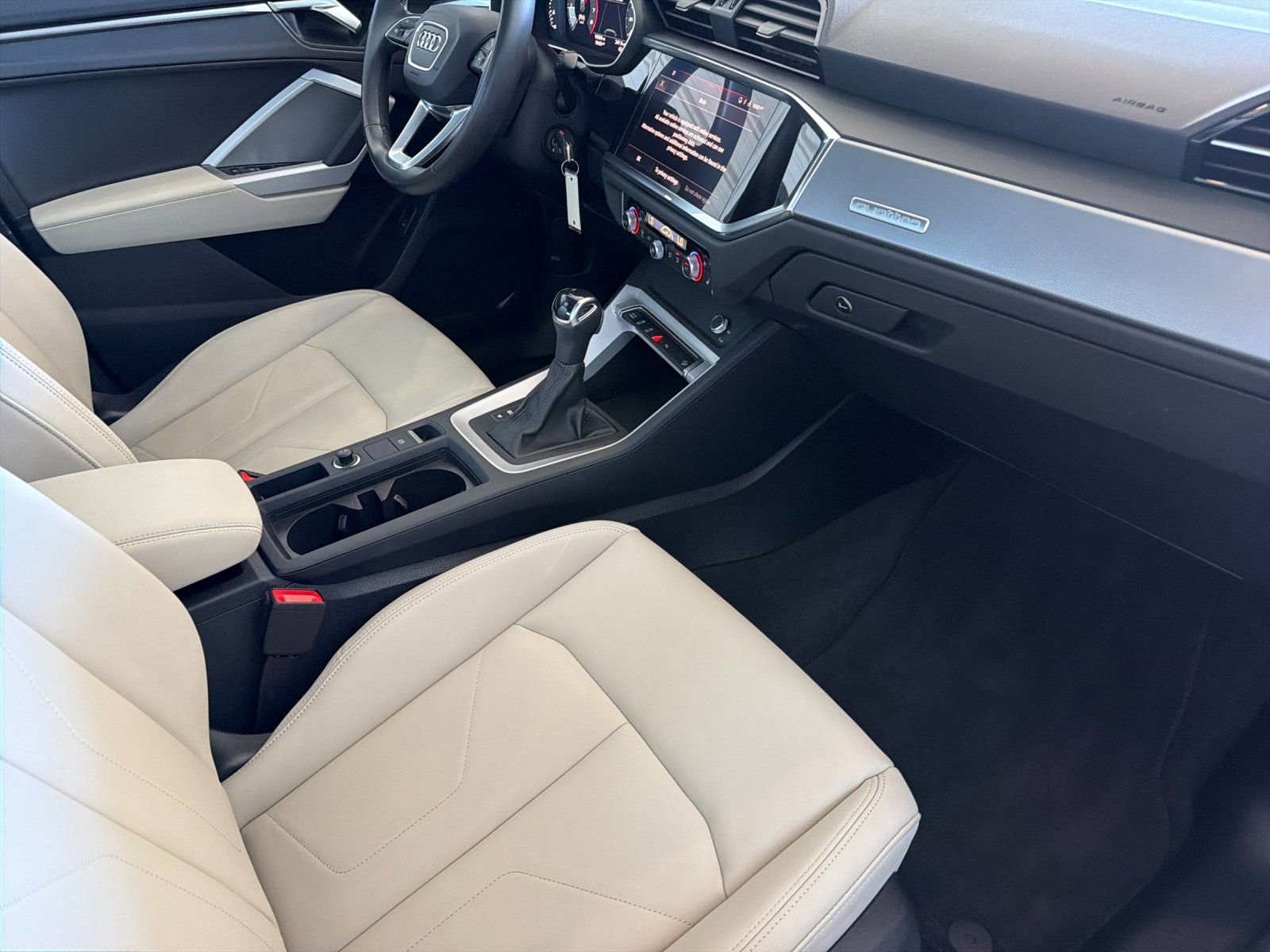 Used 2024 Audi Q3 2.0T Premium AWD/4WD image 16
