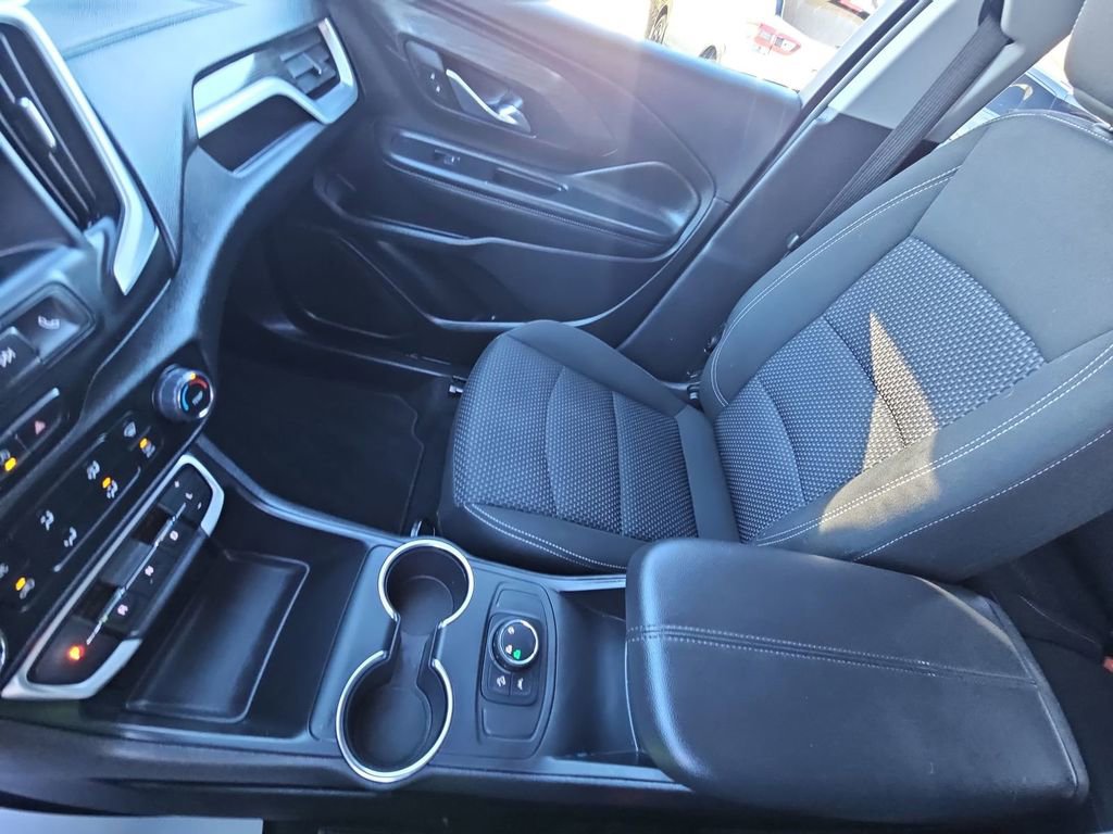Used 2024 GMC Terrain SLE image 18