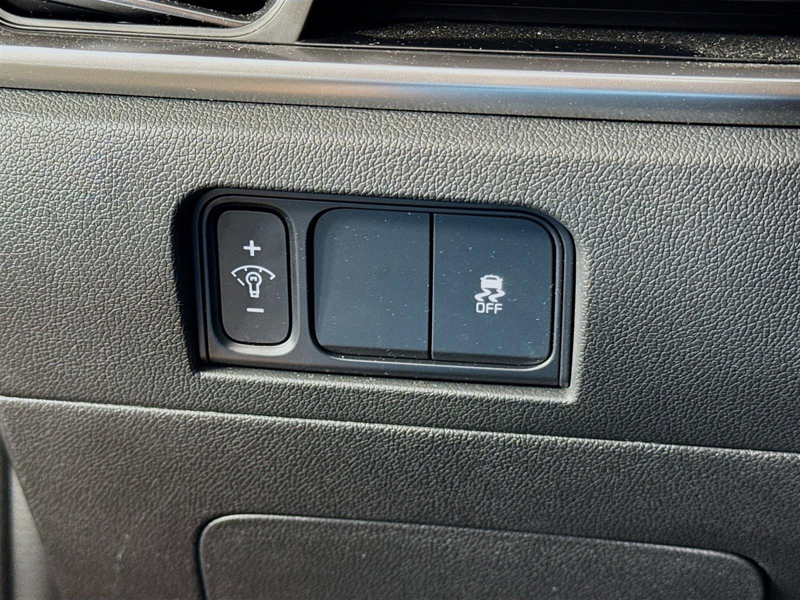 Certified 2025 Kia Sorento LX image 10