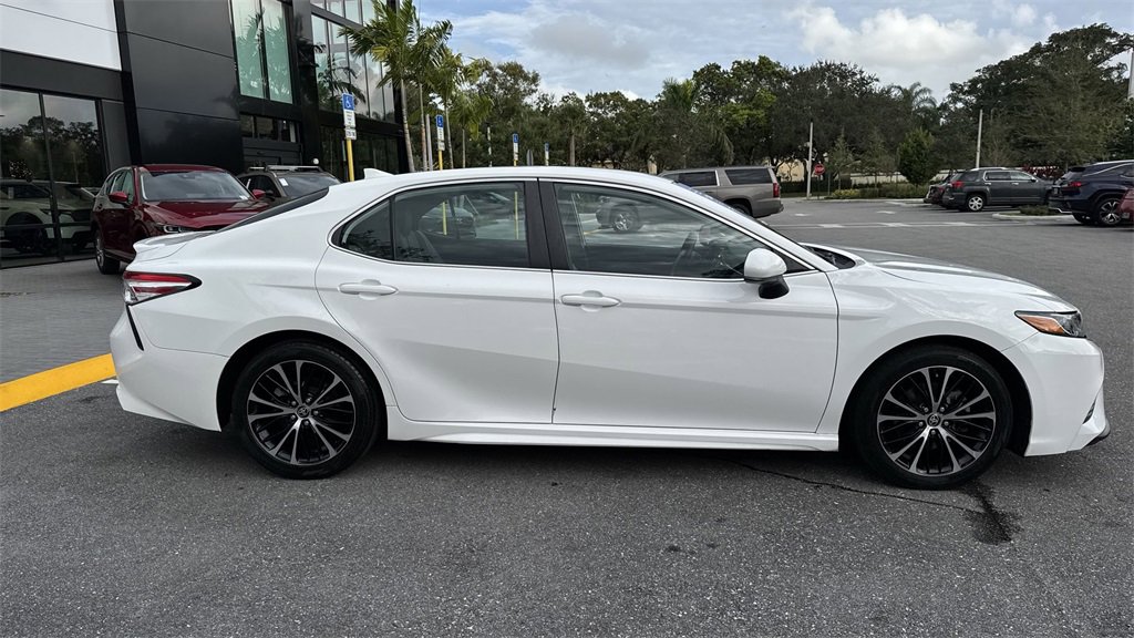 Used 2020 Toyota Camry SE image 6