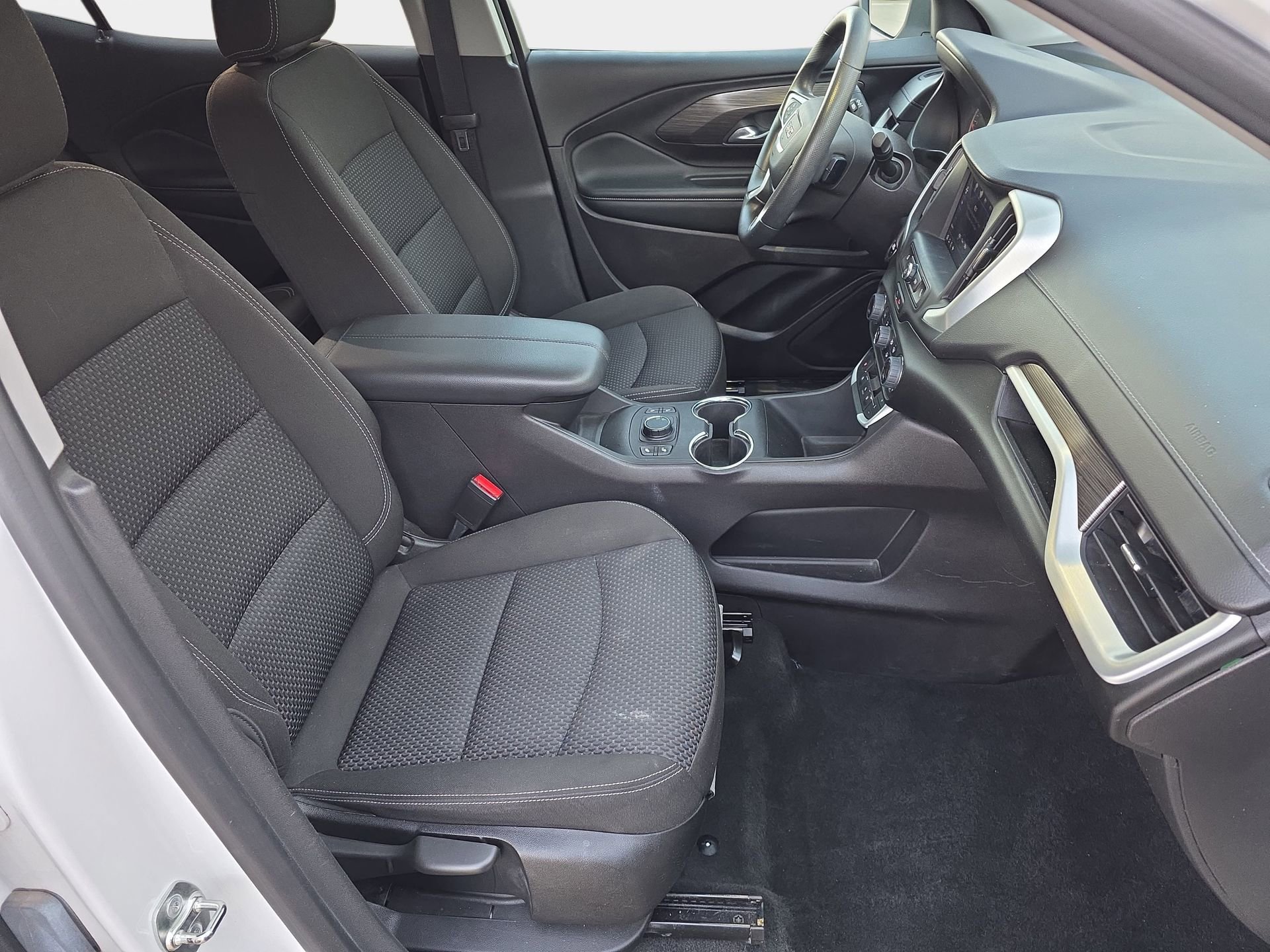 Used 2024 GMC Terrain SLE w/ Driver Convenience Package image 10