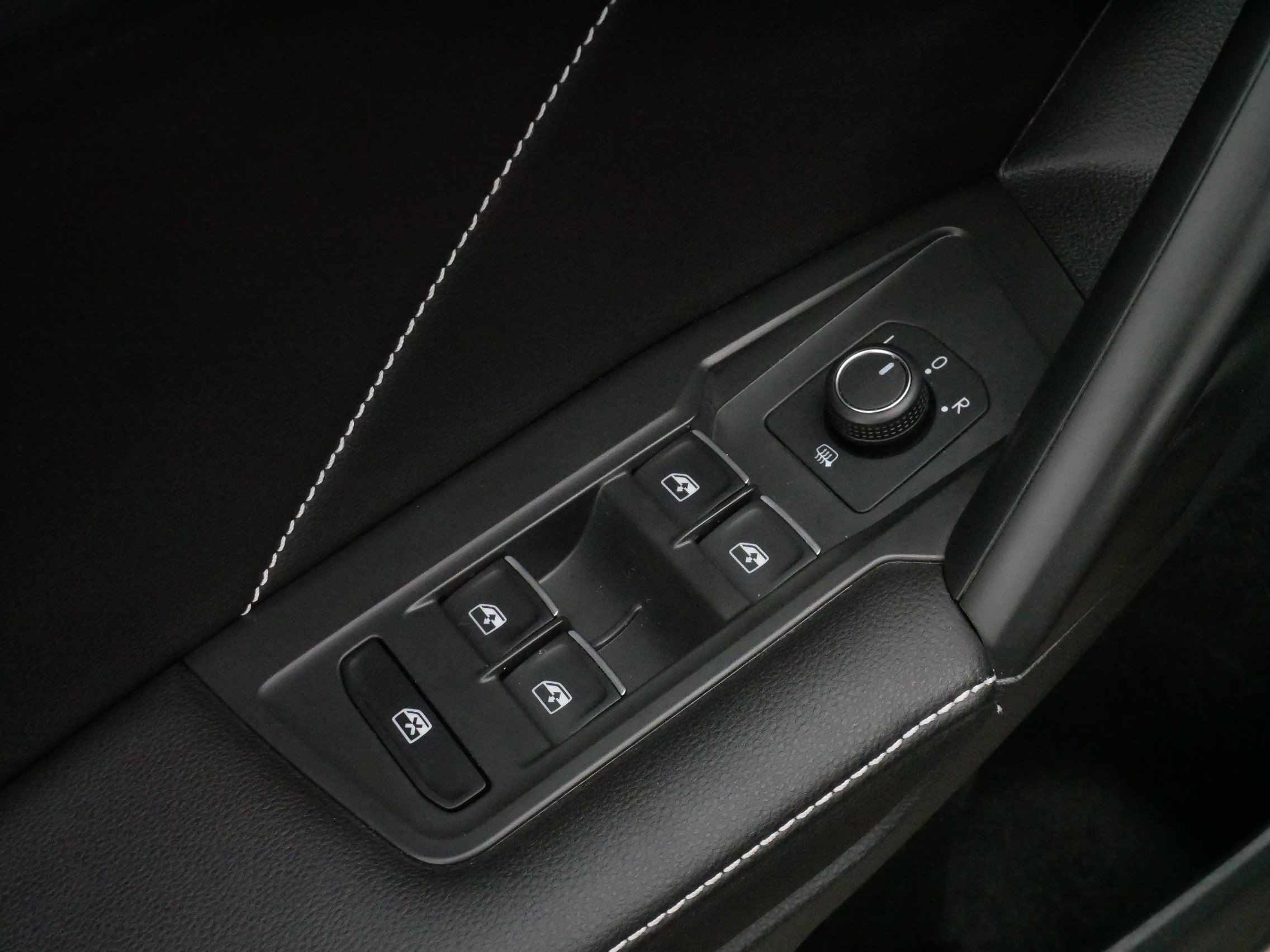 Certified 2024 Volkswagen Tiguan SE w/ MDO Package, Two-Row AWD/4WD image 19