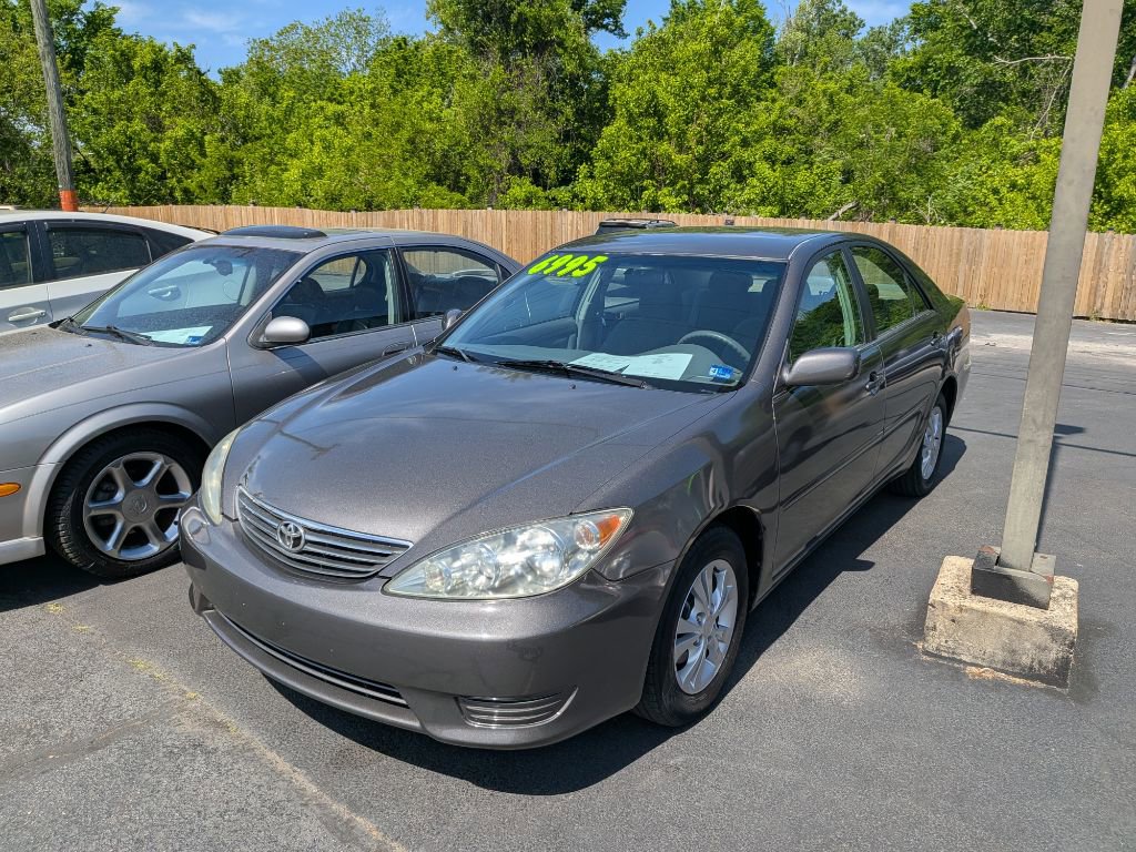 Used 2005 Toyota Camry LE FWD image 5
