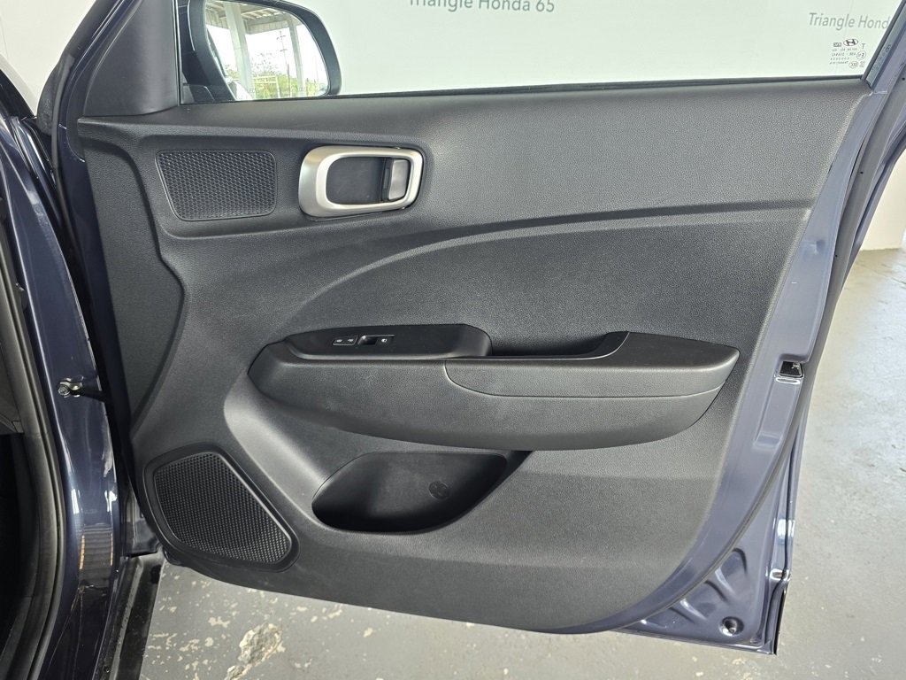 Used 2024 Hyundai Venue SE image 16