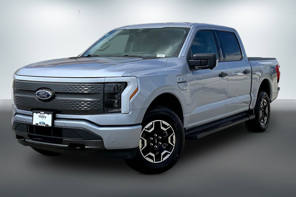 Used 2022 Ford F150 Lightning XLT AWD/4WD image 2