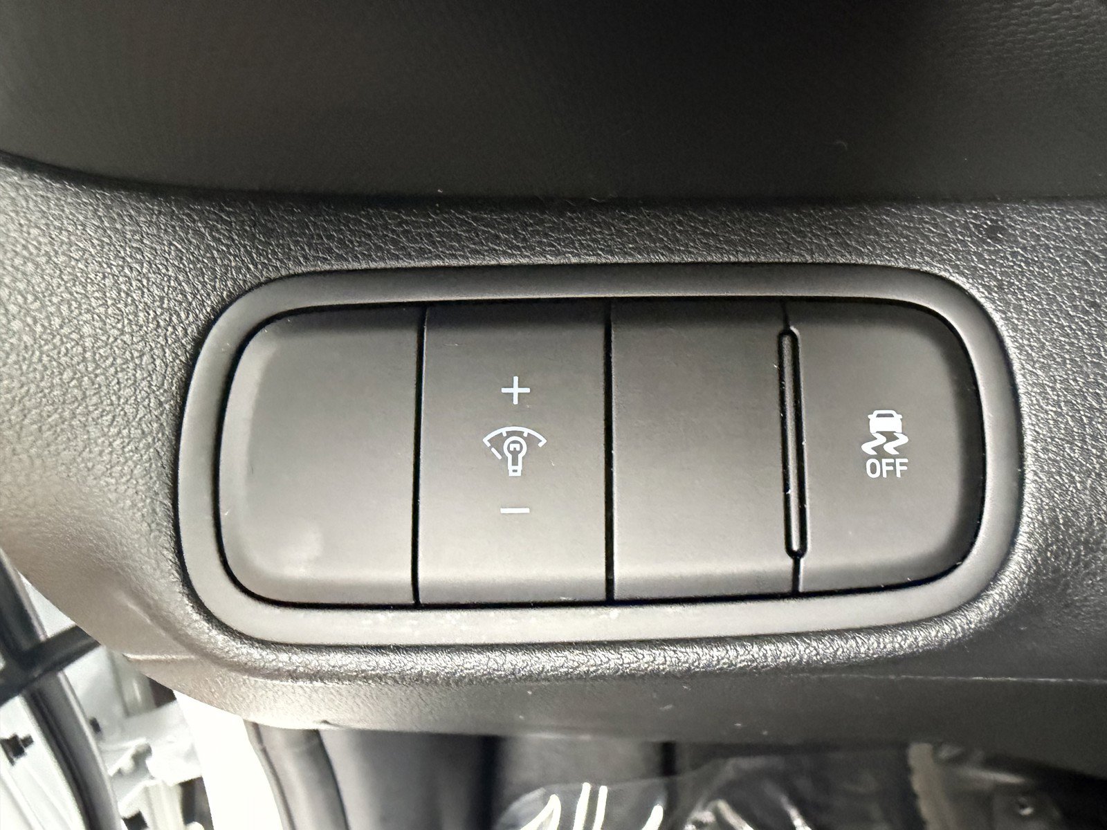 Used 2025 Hyundai Venue Limited FWD image 24