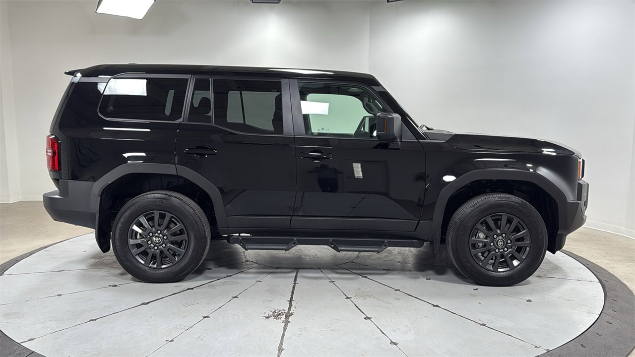 Used 2024 Toyota Land Cruiser image 6