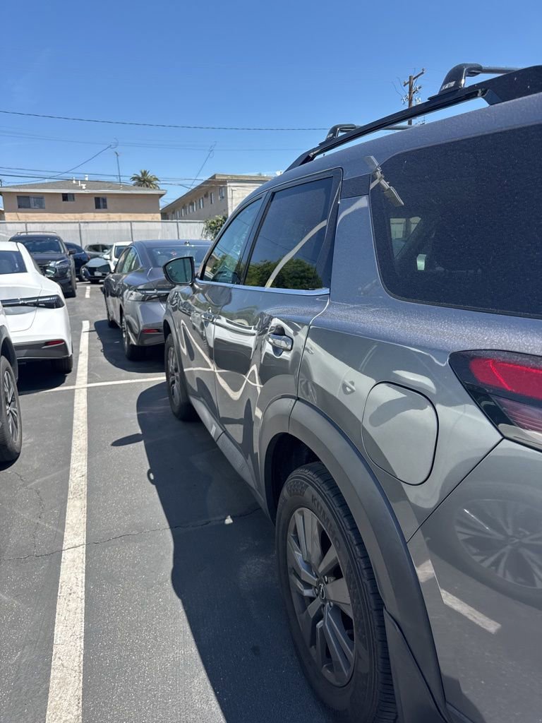 Certified 2022 Nissan Pathfinder SV FWD image 3