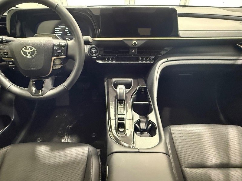 Used 2025 Toyota Crown Platinum image 9