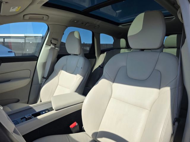 Used 2023 Volvo XC60 B5 Plus AWD/4WD image 18