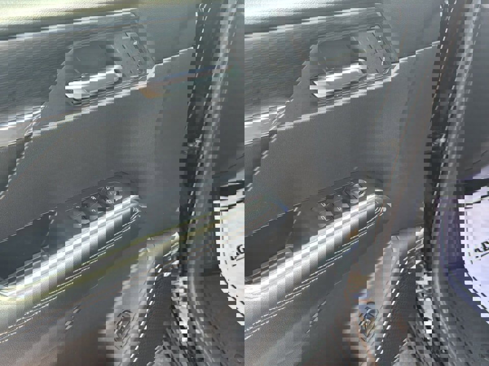 Used 2025 GMC Acadia Elevation FWD image 17